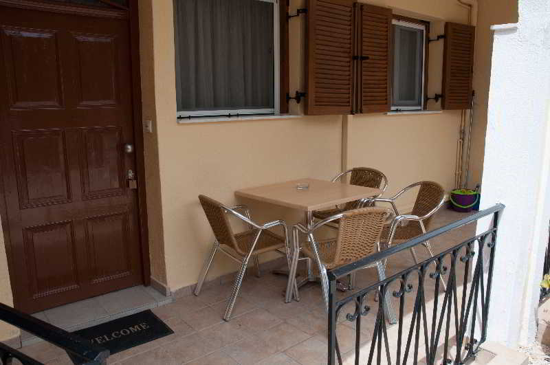 Kokoros Apartments Kato Korakiana Екстер'єр фото