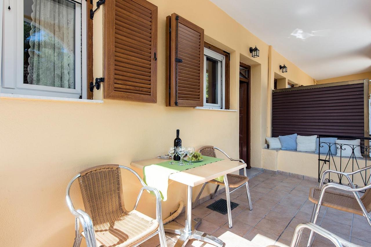 Kokoros Apartments Kato Korakiana Екстер'єр фото